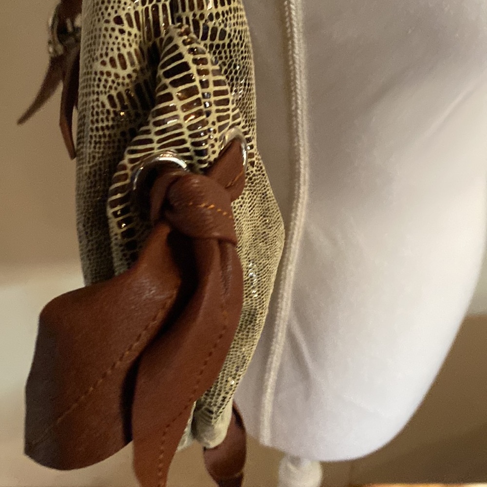 Chez purse of animal print with solid tan leather accents. - Picture 5 of 7